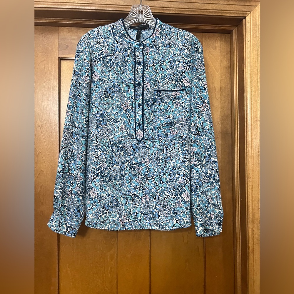 BCBGMaxAzria Blue and White Floral Print Casual Button Down Shirt